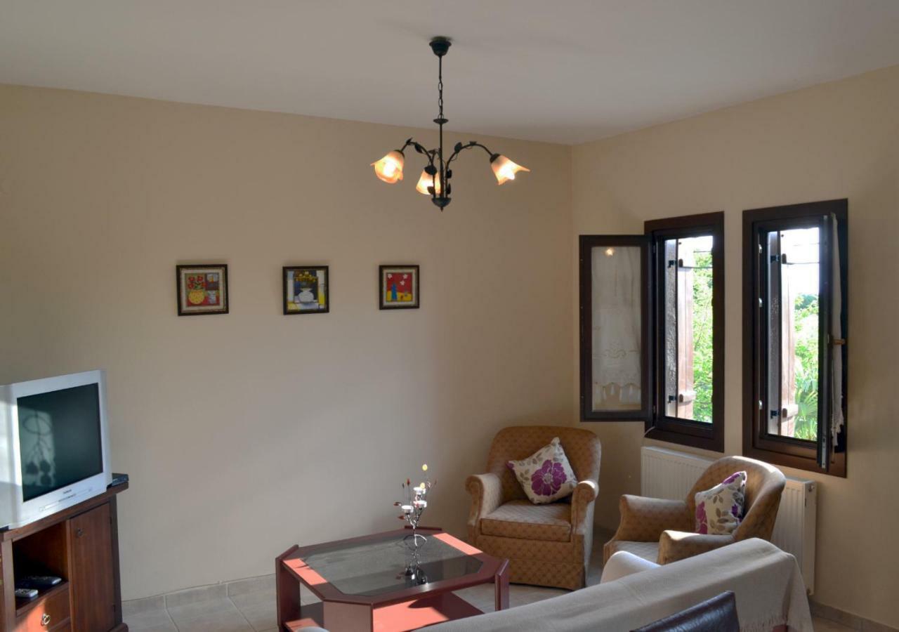 Harmony Seaside Apartments Koropi Buitenkant foto